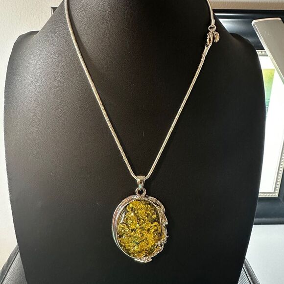Monster Amber composite pendant, silver plated metal w/ 16", thick snake chain! - Picture 14 of 15